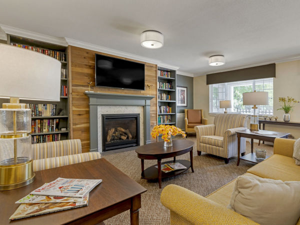 Brookdale Auburn Community Living Room