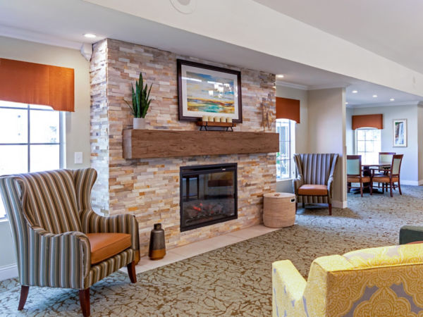 Brookdale Gardens Of Tarzana Community Living Room