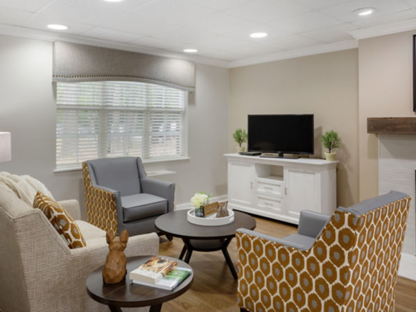 Brookdale Macarthur Park Apartment Living Room