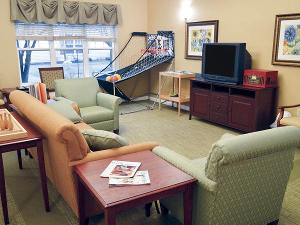 Brookdale Niagara Mc Entertainment Room