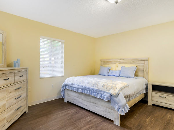 Brookdale Palma Sola Apartment Bedroom
