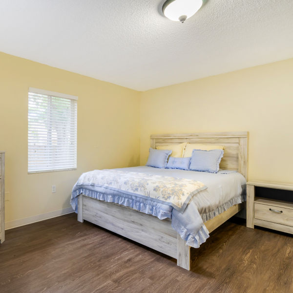 Brookdale Palma Sola Apartment Bedroom