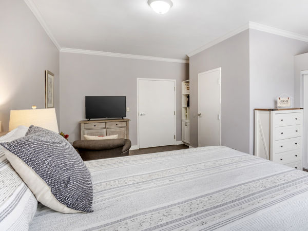 Brookdale Sugar Land Apartment Bedroom