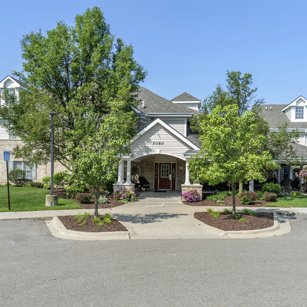 Brookdale Grand Blanc Al Entrance