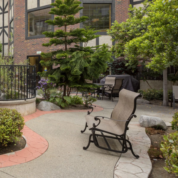 Brookdale Brookhurst Courtyard