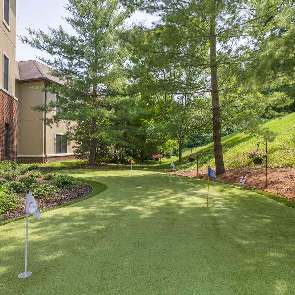 Brookdale Green Hills Cumberland Putting Green