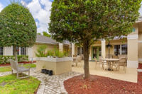 Fort Meyers The Colony Courtyard