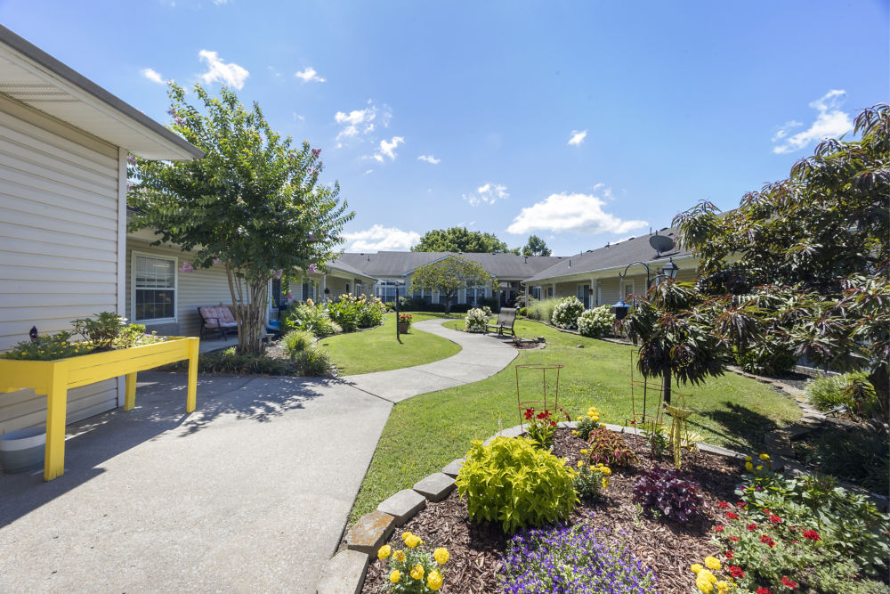 Goodlettesville Al Courtyard