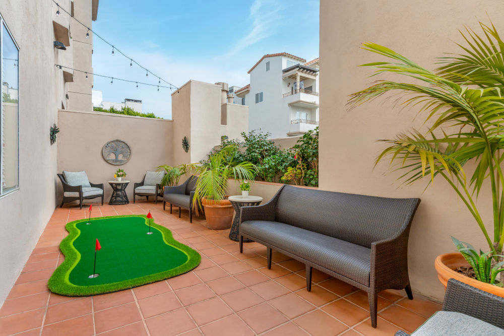Balcony Putting Green