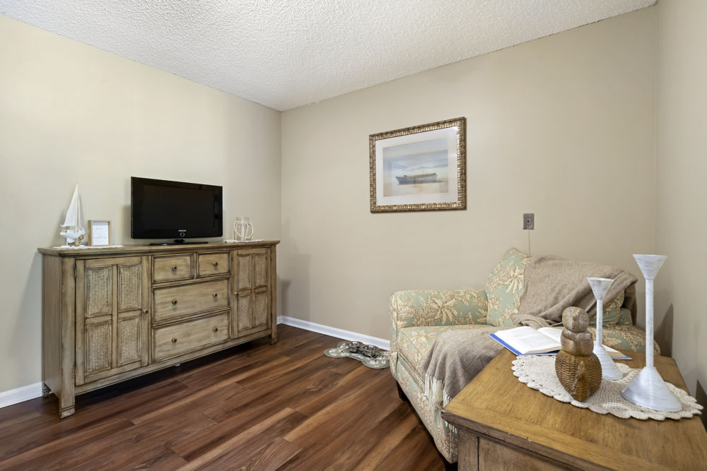 Tequesta Mc Apartment Living Room