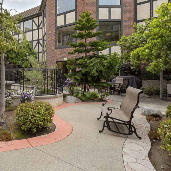 Brookdale Brookhurst Courtyard